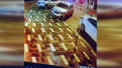 Depremde üçüncü kattan atladı, kamera kaydetti