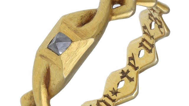 Découverte d'une alliance médiévale valant plus de 35.000 euros en Angleterre