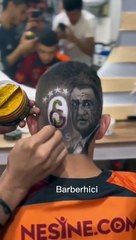 Galatasaraylı taraftar Fatih Terim'i kafasına kazıttı!