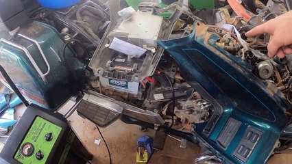 1996 Goldwing GL1500 SE Restoration PT 3: Installing The Carburetor