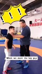 Voilà comment vous défendre face à plus grand que vous