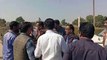मंदिर हटाने पर विवाद ,पुलिस ने विरोध कर रहे लोगों को दौड़ाकर पीटा, पथराव में एएसपी, डीएसपी घायल