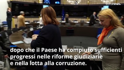 Bruxelles pone fine a 15 anni di sorveglianza speciale sullo stato di diritto sulla Romania