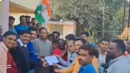 दमोह:पूर्व विधायक ने बिजली विभाग के अधिकारी को सौपा ज्ञापन,दी ये चेतावनी