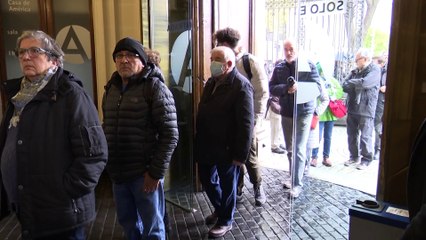 El féretro con los restos mortales de Pablo Milanés llegan a la Casa de América