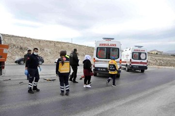 Karaman'da işçi servisi ile yolcu minibüsü çarpıştı: 5 yaralı