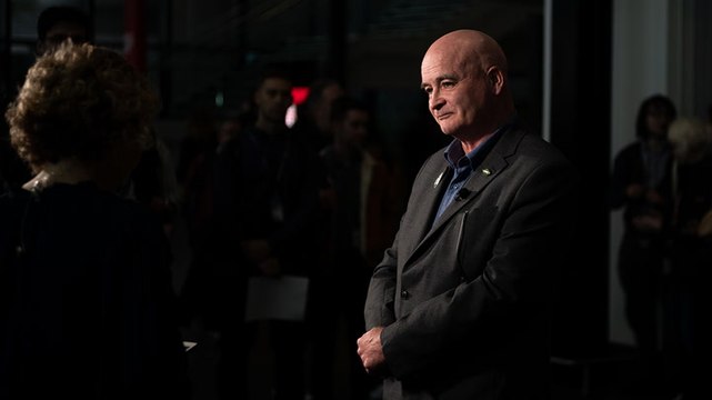 Mick Lynch apologises for Christmas disruption in upcoming train strikes