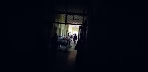 अस्पताल के कबाड़ में आग के बाद बिजली गुल, वार्ड में अंधेरा