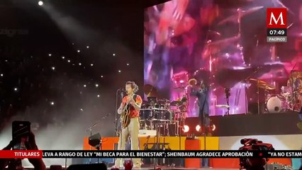 Download Video: Harry Styles deja encantadas a fans en Monterrey; no faltaron peluches del Dr. Simi