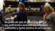 Bruselas cierra la vigilancia especial sobre Rumanía por el Estado de Derecho