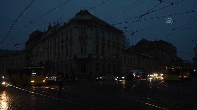 Rus ordusunun Ukrayna'ya düzenlediği roketli saldırılar sonucunda ülke genelinde elektrik kesintileri yaşandı