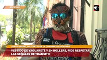 Vestido de yaguareté y en rollers, pide respetar las señales de tránsito