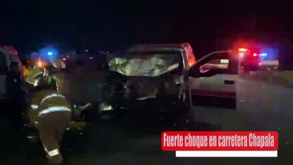 Una camioneta de valores terminó destrozada tras chocar contra un tráiler en carretera a Chapala
