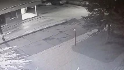 DÜZCE -Sarayyeri Mahallesi'nde deprem anı güvenlik kamerasına yansıdı