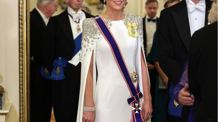 Im Hochzeitskleid: Prinzessin Kate überrascht mit ihrer Kleiderwahl beim Staatsbankett (1)