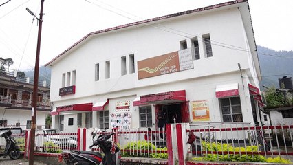 El agua de la fuente del Ganges es embotellada para distribuir a domicilio en India