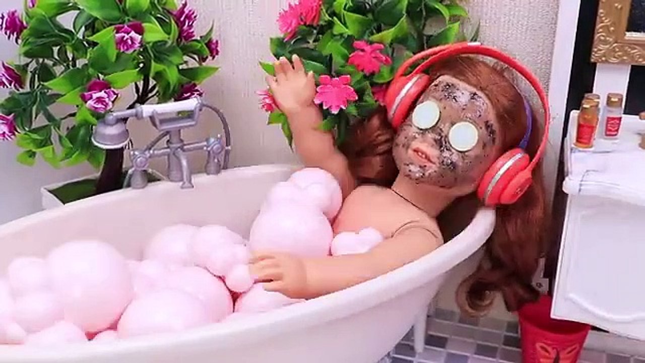 American_Girl_Doll_Wedding_Routine_with_Makeup_&_Glam_Dress!_PLAY_DOLLS(360p)