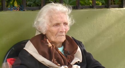 mqn-Con 86 años profesora pensionada sigue cuidando de niños-231122