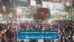 Aficionados japoneses esperan semáforo en rojo para celebrar triunfo ante Alemania