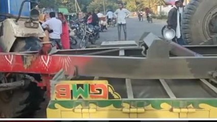 श्योपुर : अवैध रेत से भरी ट्रैक पलटी स्कूटी सवार पर पलटी, शिक्षिका हुई गंभीर घायल