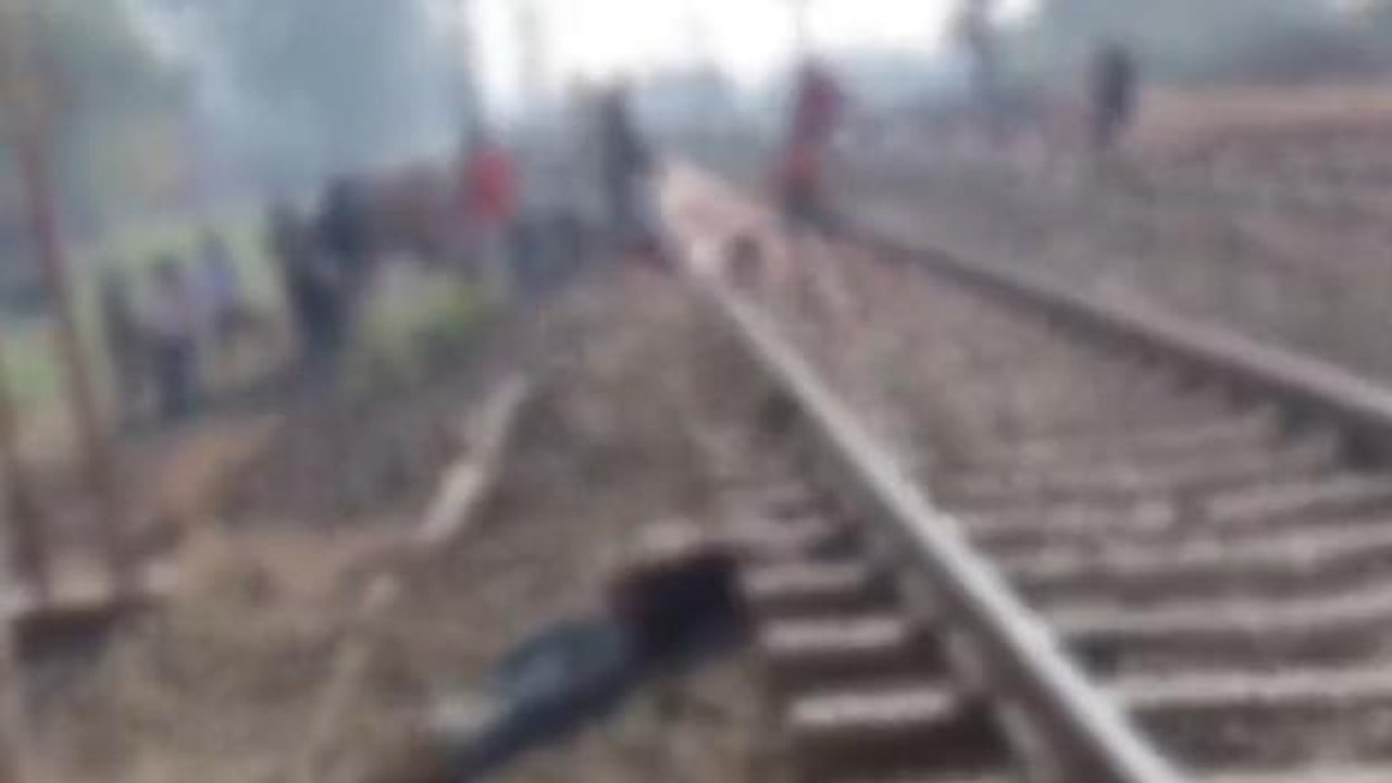 अशोकनगर: 29 वर्षीय युवक ने ट्रेन के सामने किया सुसाइड,शव के पास मिला सुसाइड नोट, देखें खबर