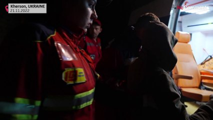 شاهد :  خيرسون بلا كهرباء وتواصل عمليات إسعاف السكان  في الظلام