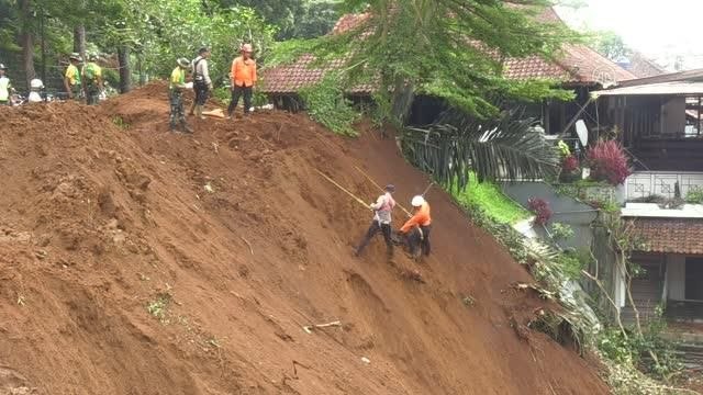 Endonezya'daki depremde hayatını kaybedenlerin sayısı 271'e yükseldi - Arama kurtarma çalışmaları???????