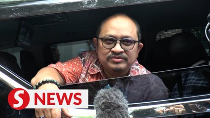 Download Video: Shamsul speaks to media while “heading to the residence of the tenth prime minister”