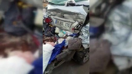 Freni boşalan kamyon otomobili metrelerce sürükledi