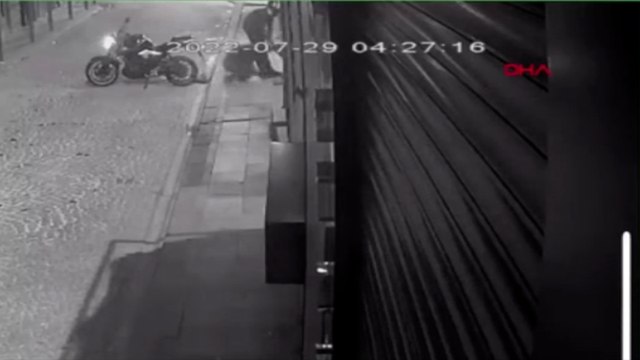 Fatih'te 600 bin lira değerinde gümüşleri çalan şüpheliler kamerada