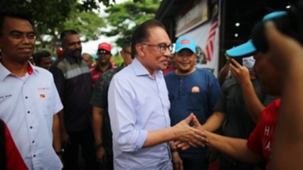 El rey de Malasia nombra al opositor Anwar Ibrahim nuevo primer ministro