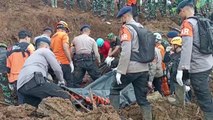 En Indonesia, los equipos de rescate buscan sin descanso a posibles supervivientes del terremoto del pasado domingo