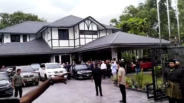 Datuk Seri Anwar Ibrahim leaves his home for swearing-in ceremony at Istana Negara
