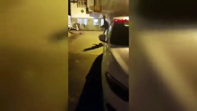 Genç kadını taciz ettiği öne sürülen erkeği önce silahla uzaklaştırdı, sonra yakalayıp darbetti