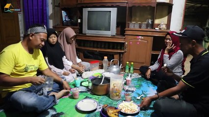 Tradisi Unik Membangunkan Sahur..Sudah Mulai Luntur..Semoga Mereka Bisa Menjaga Tradisi Leluhur.