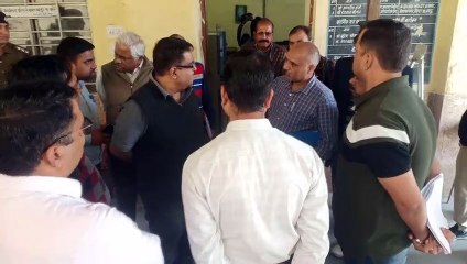 दौसा. आरपीएफ बैरक में निर्माण कार्य में लापरवाही पर लगाई लताड़