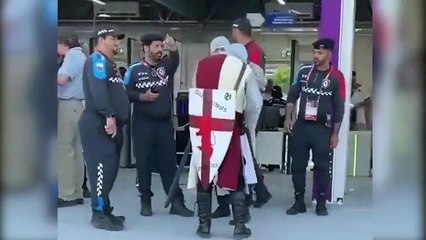 Maça girmek isteyen "Haçlı"lara Katarlı polisler engel oldu