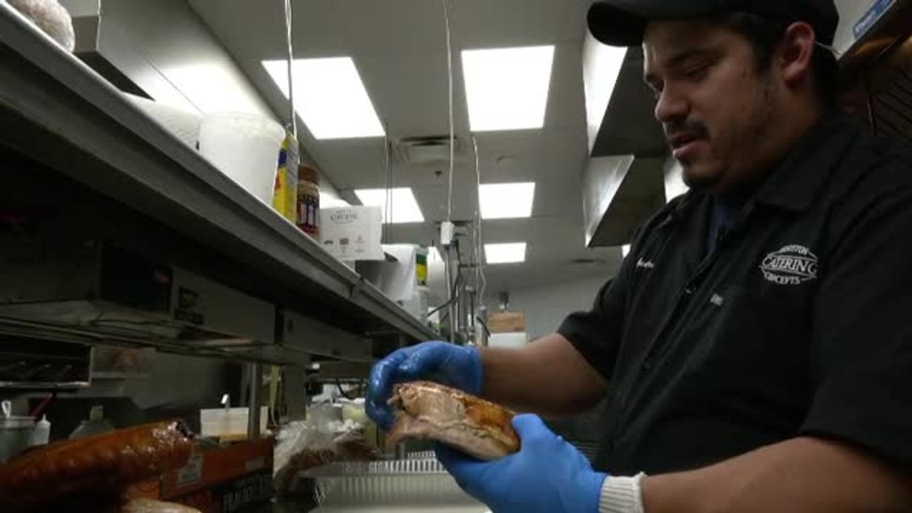 Más crujiente, más sabor: pavos fritos para Acción de Gracias