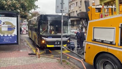 Bakırköy'de İETT otobüsü ile minibüs çarpıştı: Yaralılar var