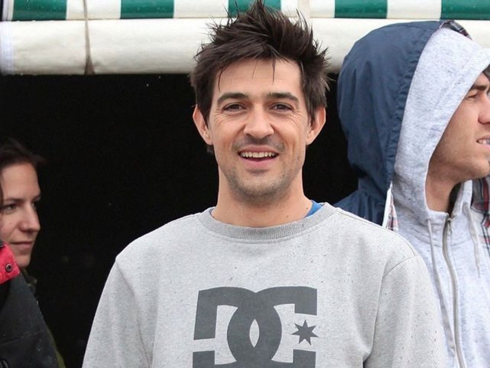 "Quelle bande de ... !", Jean-Pascal Lacoste et ses enfants en danger : il s’en prend à des automobilistes devant chez lui !