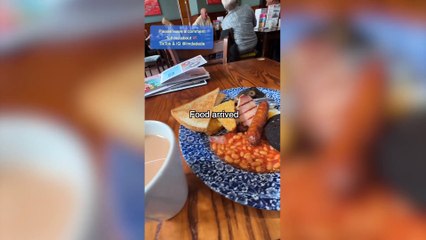 Japanese vlogger reviews Wetherspoons full English fry-up and raves about everything - apart from the black pudding