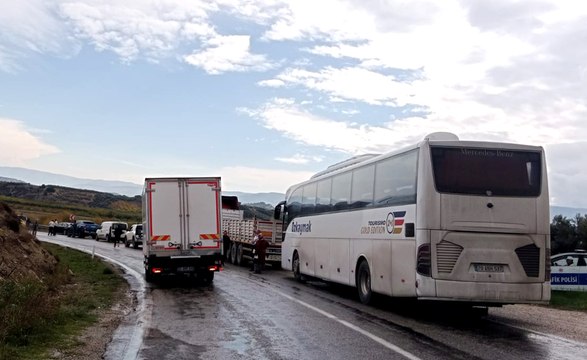 Yolcu otobüsünün devrilmesi sonucu 8 kişi yaralandı