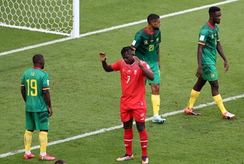 Comme un symbole, Embolo douche le Cameroun !