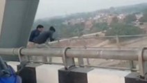 ब्रेकिंग न्यूज : मुंगेर पुल पर से युवक ने लगाई छलांग, वीडियो हुआ वायरल