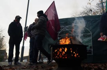 Lancashire Post news update 24 Nov 2022: University lecturers in Preston walk out on strike