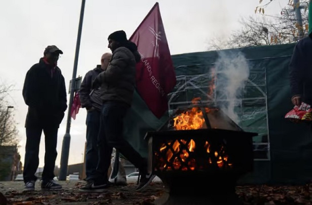 Lancashire Post news update 24 Nov 2022: University lecturers in Preston walk out on strike