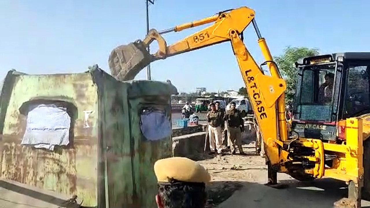 न्यास ने मुख्य मार्ग से हटाए अतिक्रमण