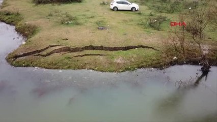 DÜZCE DEPREMİ TOPRAKTA ÇATLAKLAR OLUŞTURDU