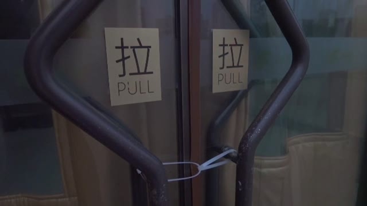 China bate récord de contagios de Covid-19 mientras continúan las duras restricciones