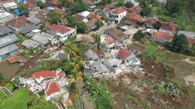 Endonezya'nın Batısındaki Depremde Ölü Sayısı 271'e Yükseldi